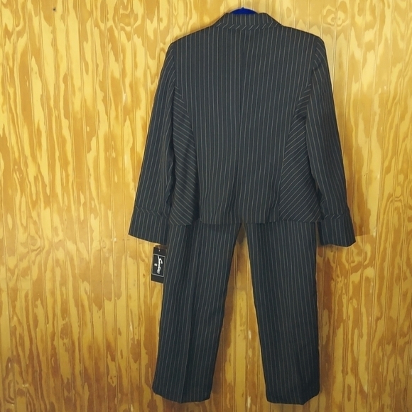 Sweet Suit - Picture 5 of 14